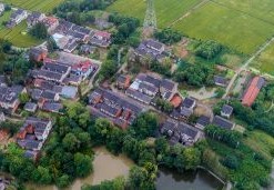 [惠东县宅基地容易批吗]农村宅基地是按人口分配还是按户分配？4人能批多少平米宅基地？