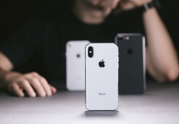 [iphone13pro背面玻璃]2021.02.23スマホスピタルお役立ち情報iPhoneの背面のガラスが割れたらどこで直したらいい？その疑問、修理のプロがお答えします！