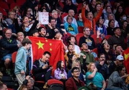 [中国女篮与詹姆斯]实锤！NBA湖人巨星詹姆斯“蹭”中国女篮热度！女篮大胜韩国63分｜中国女篮｜女篮｜詹姆斯