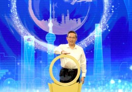 [上海启动八个重特大项目]8个重特大项目启动，总投资1.8万亿元！李强龚正出席“潮涌浦江”压轴活动