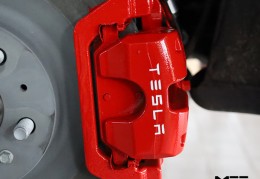 红色百搭绿色骚气特斯拉改装卡钳喷漆施工过程
