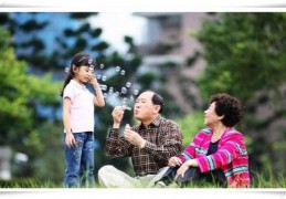 奶奶带孩子：容易闹矛盾；姥姥带孩子：比较省心？｜带孩子｜姥姥｜婆婆